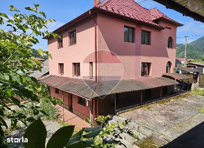 Casă / Vilă cu 12 camere de vânzare