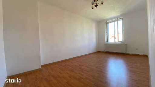 Apartament decomandat Piata Tractorul, bloc vila +curte