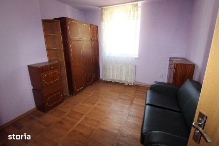 Vând apartament 2 camere în Hunedoara, zona OM-Pța.Eliberării, et. 1