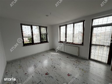 Spatiu comercial cu 10 camere 4 bai si teren de 600 mp zona Piata Cluj