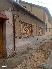 Casă de vânzare cu teren generos în Valea lui Mihai