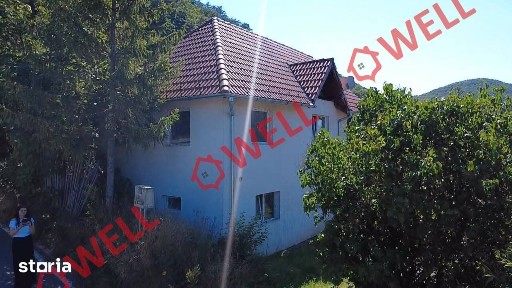 Casă familială semifinisată de vânzare în Malnaș!
