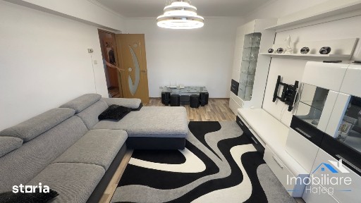Apartament 2 camere - Hateg, Ultracentral, Vizavi de Spital, 60 mp