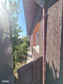 De vanzare casa in Roman din caramida, teren de 458 mp, Pret 78000euro