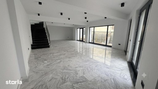Spatiu comercial P+1, 184 mp, parcare, zona Central