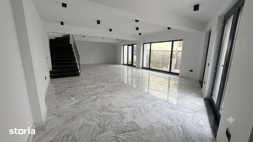 Spatiu comercial P+1, 184 mp, parcare, zona Central
