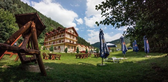 Proprietar Vand Imobil/Pensiune/Hotel 33 camere, ideală pentru hotel, azil, clinică sau cantonamente - Sibiu, Rășinari Valea Stezii