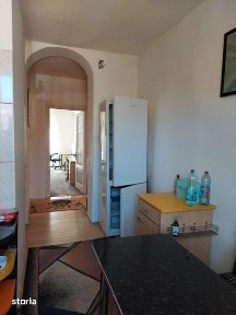 Închiriez apartament 3 camere