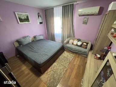 Garsonieră decomandată, etaj 3/4, loc de parcare - zona Școala 8