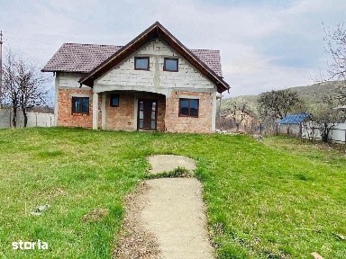 De vanzare vila la rosu din caramida, teren de 1600mp, 75000euro