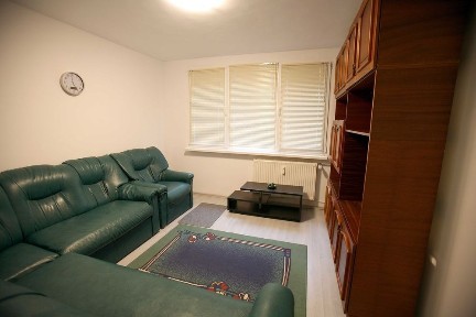 De Inchiriat Apartament 3 camere,Drumul Taberei -Raul Doamnei suprafata utila 61 m, Parter bloc patru etaje (doar Cetateni Romani)