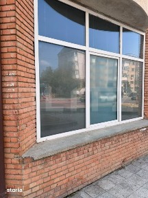 Spatiu de inchiriat, 146 mp, vitrina 20 ml, zona Burdujeni