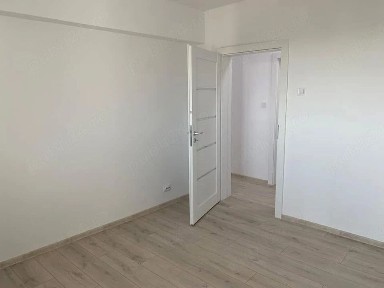 Vând apartament 4 camere