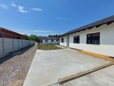 Casă de vânzare de tip duplex nou 4 camere, 92mp utili, teren 400mp, toate utilitățile