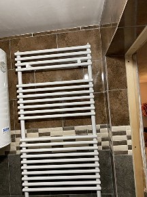 Vind cabana sau schimb cu apartament 2 camere in reghin