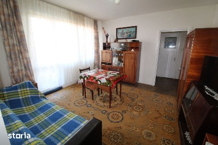 Vând apartament 2 camere, în Hunedoara zona Micro2-Omw, etaj 2.