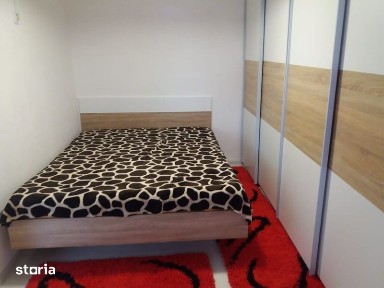 Închiriez apartament cu 2 camere