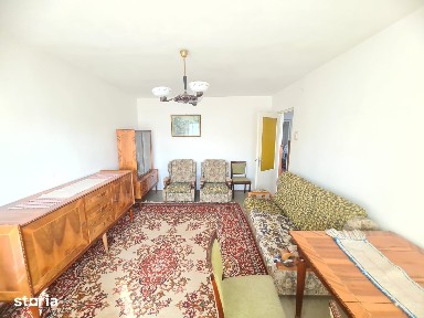 Apartament 3 camere, et.3, Zona de Jos, Onesti-Bacau