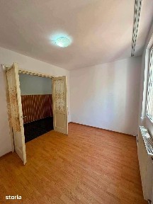 De vanzare apartament 3 camere, decomandat, etajul 2. Pret 48000e