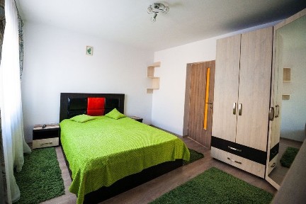 Proprietar | 3 camere | Etaj 1 Boxă | 300 m Mall Sânpetru 《mobilat -utilat)