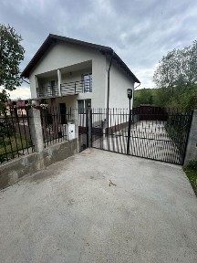 Casă P+E ultra finisată, 4 dormitoare, complet mobilată, teren 950 mp