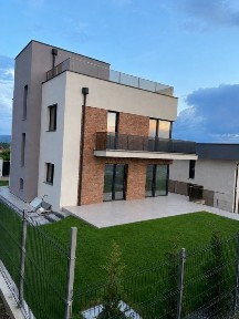 Casă Premium de vânzare | Dezmir | 214 mp utili + 107 mp terase | Teren 450 mp | 360.000 €