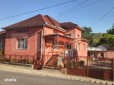 Casa de vanzare, 275 mp, teren de 1.325 mp, zona Vest