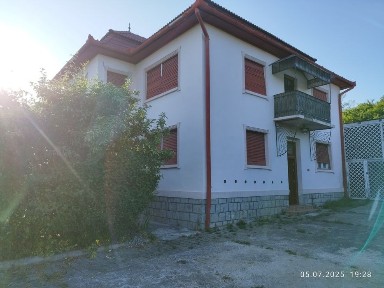Vând casă mare tip vila