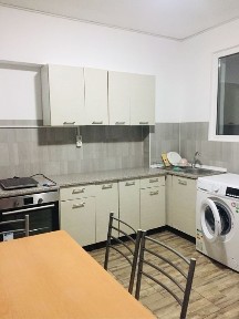 Apartament cu 2 camere, et.1,in zona 7 Noiembrie