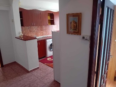 Ap 2 Cam Petrodava 55mp etaj 1 la cheie renovat mobilat centrala