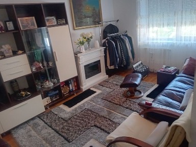 Ap 4 cam 90mp lux etaj 2 calea Romanului etaj 1 bloc nou