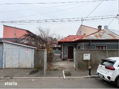 Casa Renovabila/ Curte/ Colentina