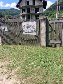 Casă la roșu + teren