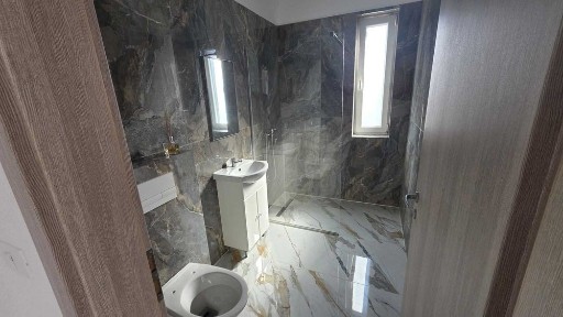 inchiriez apartament cu 2 camere