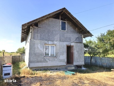 Casa P+M, 80 mp, teren 2.700 mp, zona Moreni