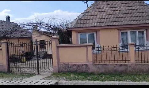 Casă de vânzare în centrul comunei Tileagd - la doar 24 km de Oradea