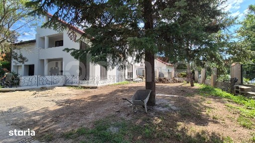 Vilă amplasata in cartier rezidential langa padure