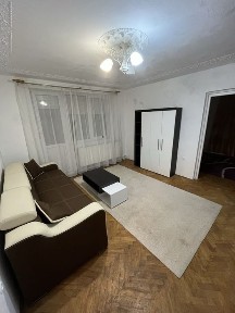 Vând apartament cu 2 camere, et. 1, str. Miron Costin
