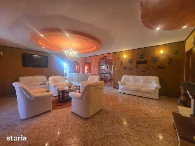 Casă spațioasă cu 875 mp teren, curte spectaculoasă și finisaje de cal