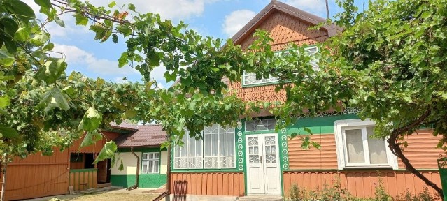 De vânzare: Casă bătrânească locuibilă imediat + 2200 mp teren (potențial grădină/livadă)
