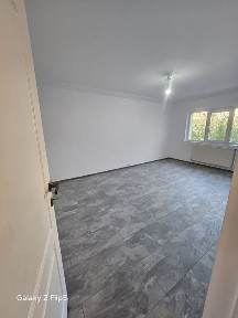 Apartament renovat cu 3 camere și 2 băi în Urziceni, Ialomița