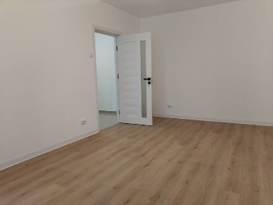 Persoana fizica 2 camere decomandat 55 mp