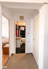 Apartament decomandat,Craiovița Nouă,centrală proprie,etaj intermediar
