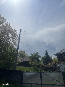 Casă de vânzare cu două curți, livadă și anexe - 2600 mp