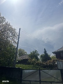 Casă de vânzare cu două curți, livadă și anexe - 2600 mp