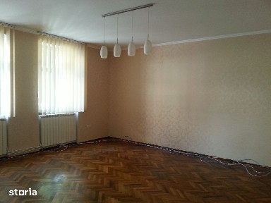 Birouri/diverse activitati, 120 mp utili, parcare curte, Nicopole