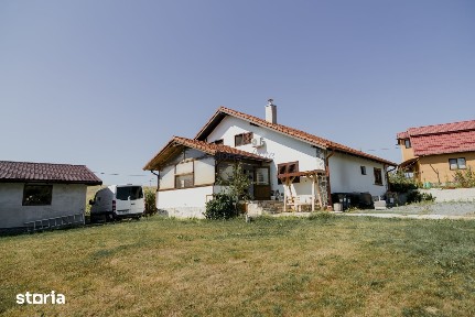 Casa solid construita, teren generos de 1.400 mp, Valcele