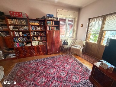 Vanzare apartament 3 camere, zona strazii Bisericii Ortodoxe