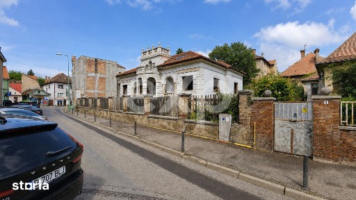 Casa cu arhitectura deosebita, 842 mp si teren de 1.048 mp - Brasov