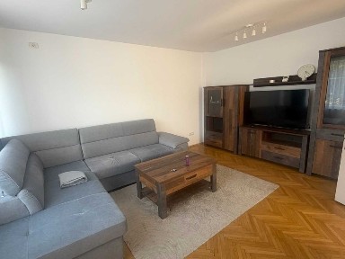 Ploiesti semicentral zona rezidentiala - Casa de inchiriat pentru locuit sau cabinete/birou